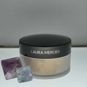 Laura Mercier Translucent Honey Setting Powder - Black Lid, Frosted Jar.